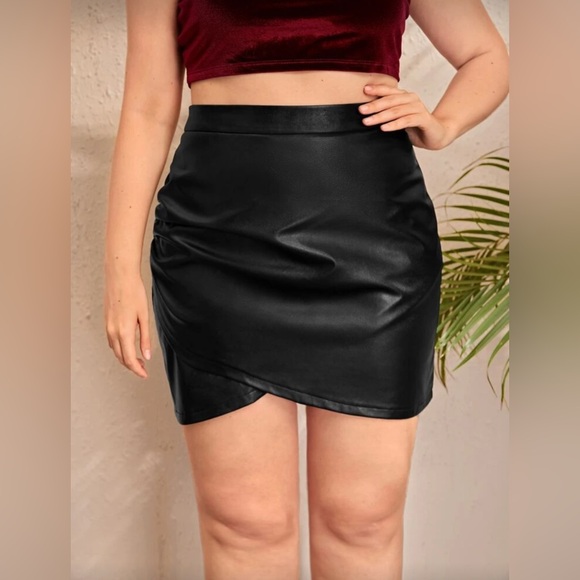 SHEIN Plus Wrap Detail PU Leather Skirt - Picture 3 of 6